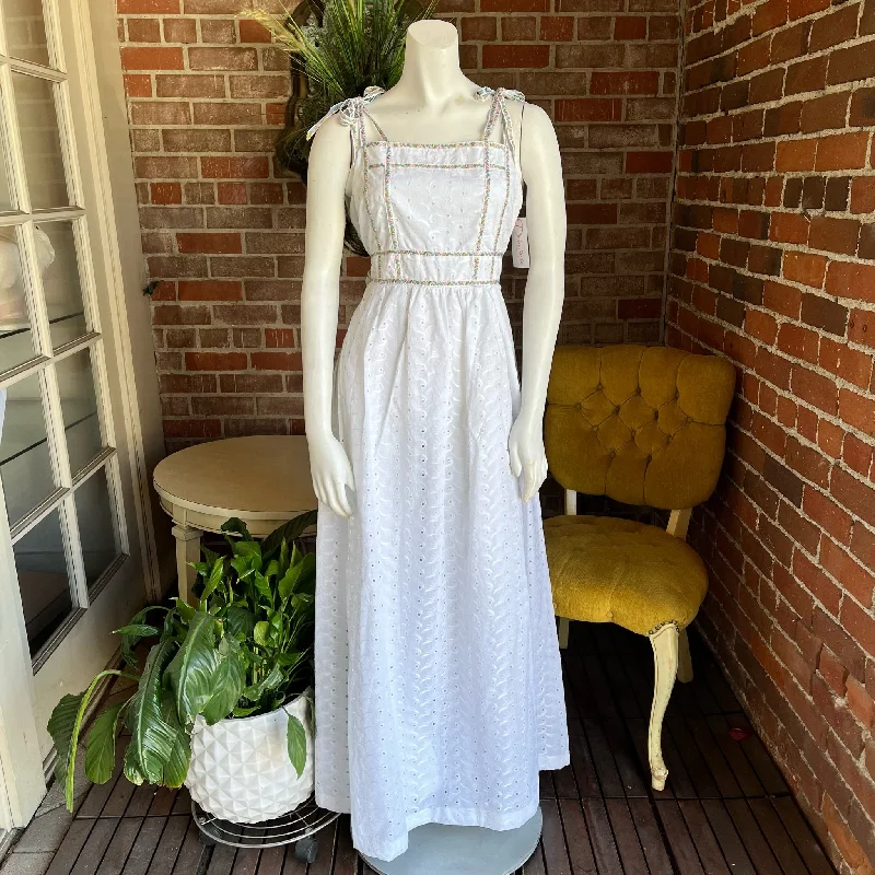 1970s Eyelet Maxi Dress Stylish One-Shoulder Maxi Dress