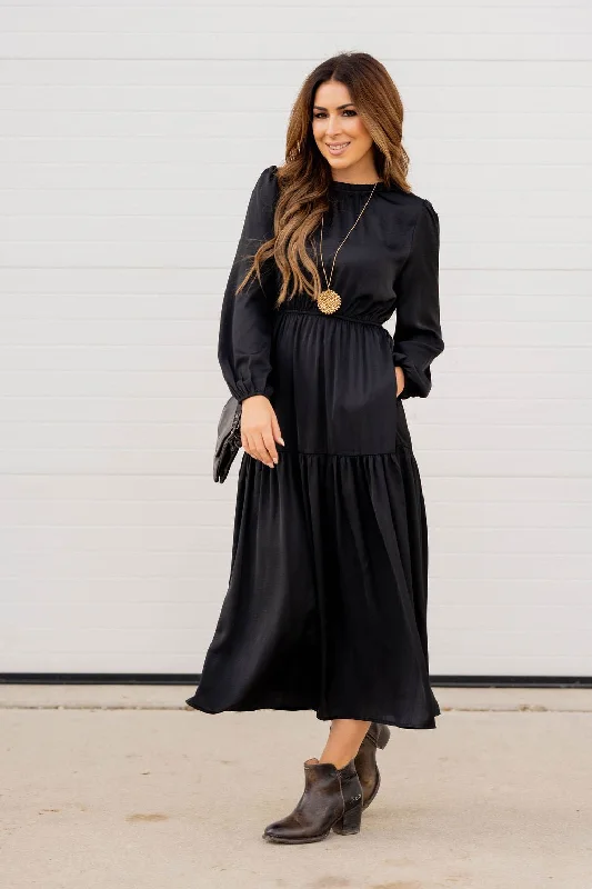 Elegant Tiered Long Sleeve Maxi Dress Comfortable Fit-and-Flare Maxi Dress