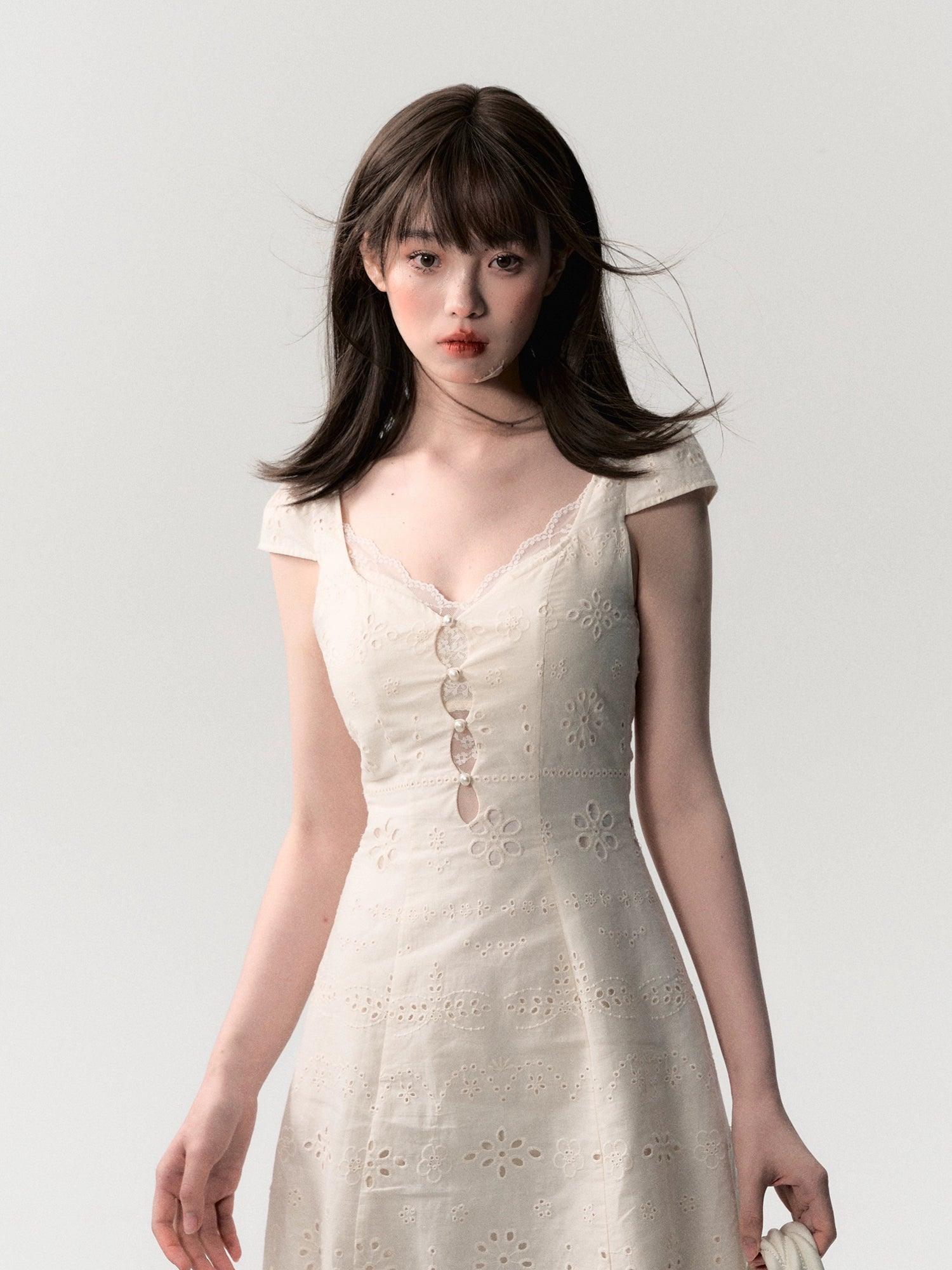 Oakmoo Off-White Cotton Eyelet Lace Sweetheart Dress